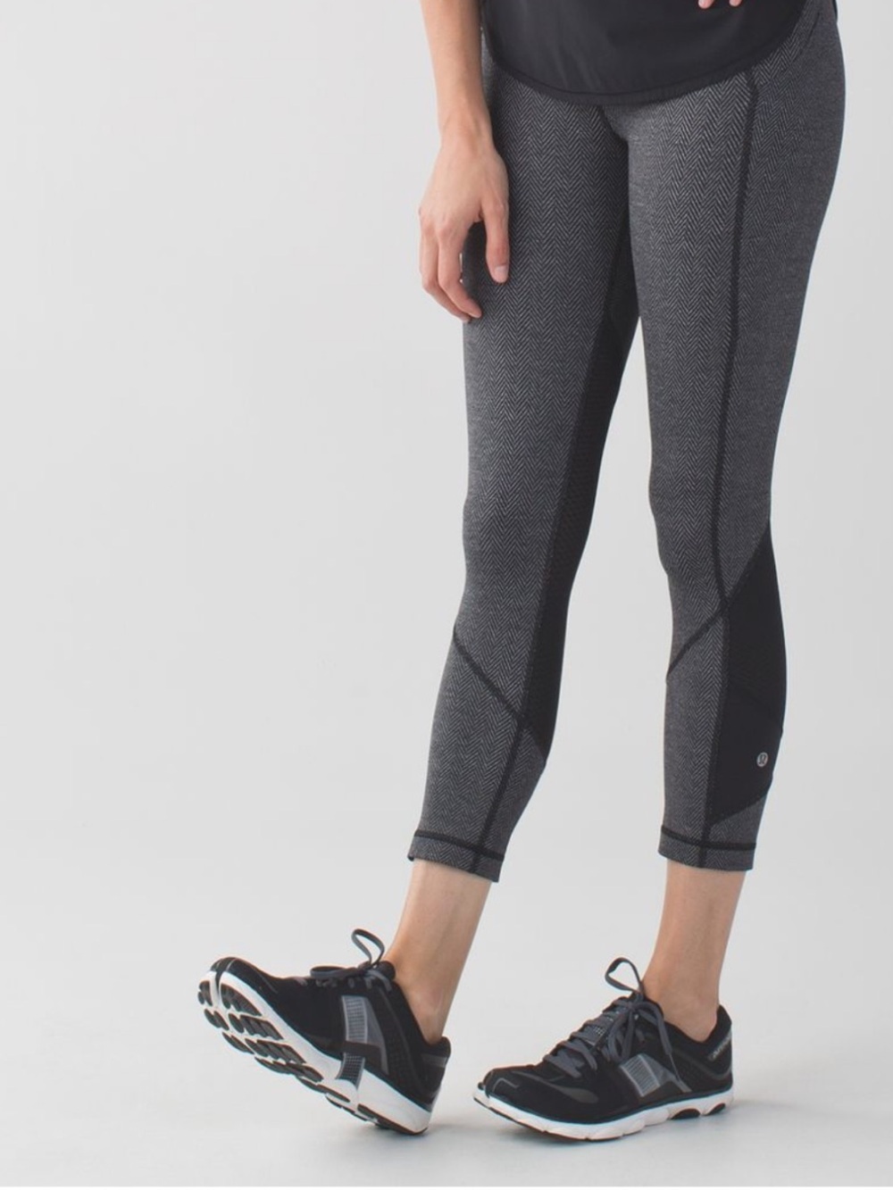 Lululemon Pace Rival Crop *22"
Giant Herringbone Black Heathered Black sz 10